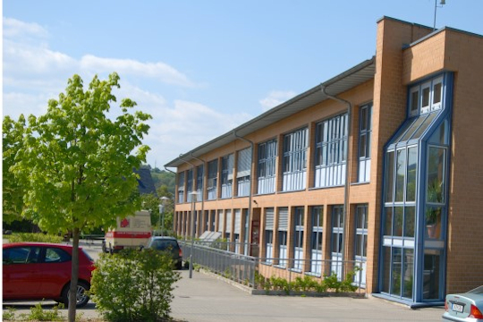 schule-aussen-01