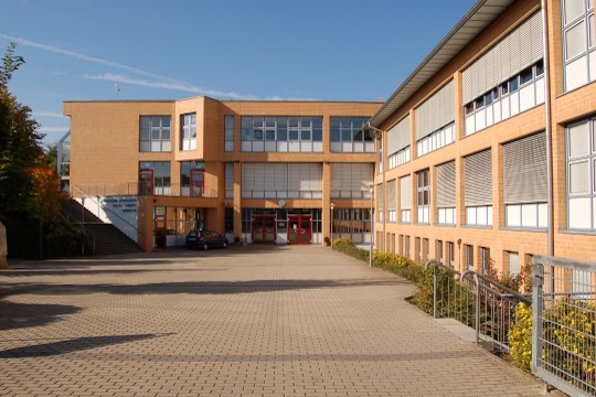schule-aussen-12