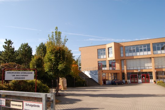 schule-aussen-14