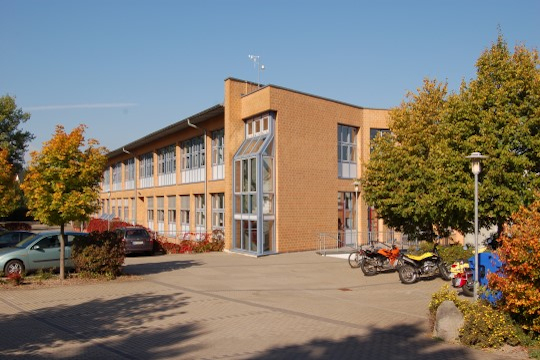 schule-aussen-17