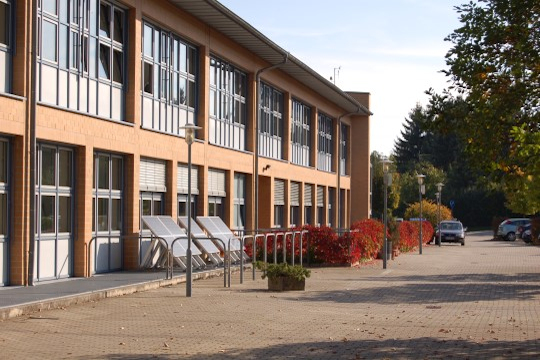 schule-aussen-21